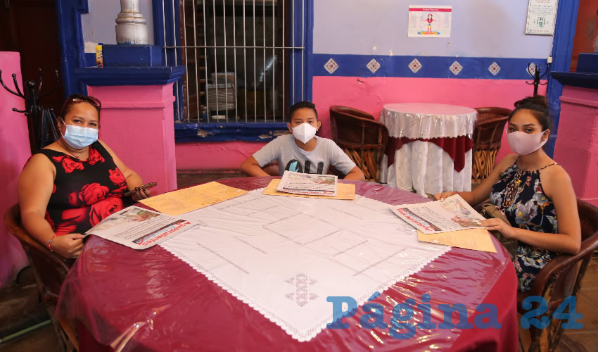 En La Saturnina almorzaron Artemia Ram&iacute;rez B&aacute;ez, sus hijos Ariel Arturo Rangel Ram&iacute;rez y Mar&iacute;a Matilde Rangel Ram&iacute;rez, que nos visitan de Veracruz