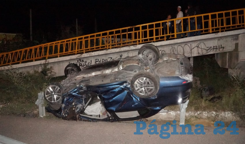 Volcado sobre su toldo, qued&oacute; el coche Volkswagen Jetta que manejaba Miguel &Aacute;ngel Salazar Pinto, que contaba con 23 a&ntilde;os