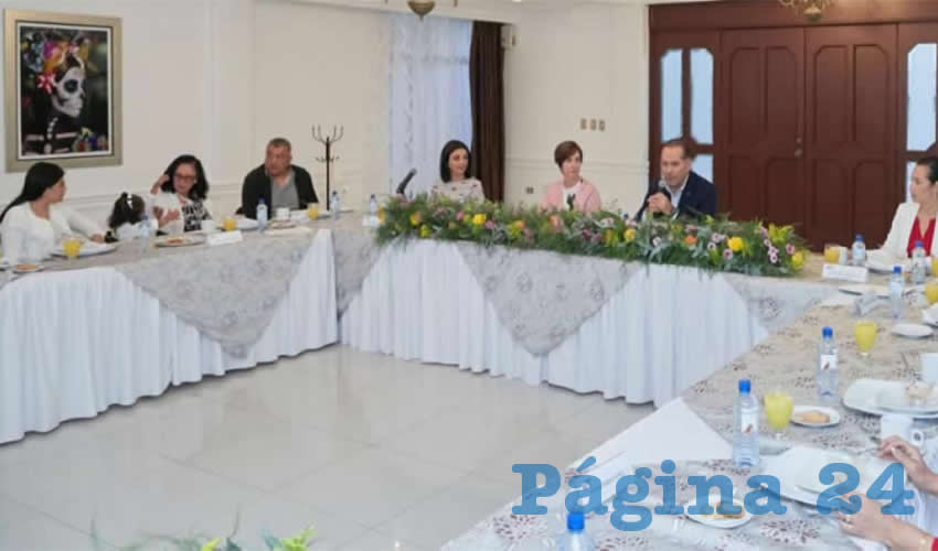 El mandatario estatal agradeció a los padres de familia el interés por brindar atención y protección a los menores