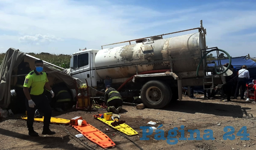 El cami&oacute;n cisterna Freightliner blanca arroll&oacute; brutalmente a varias personas que almorzaban en un puesto de comida