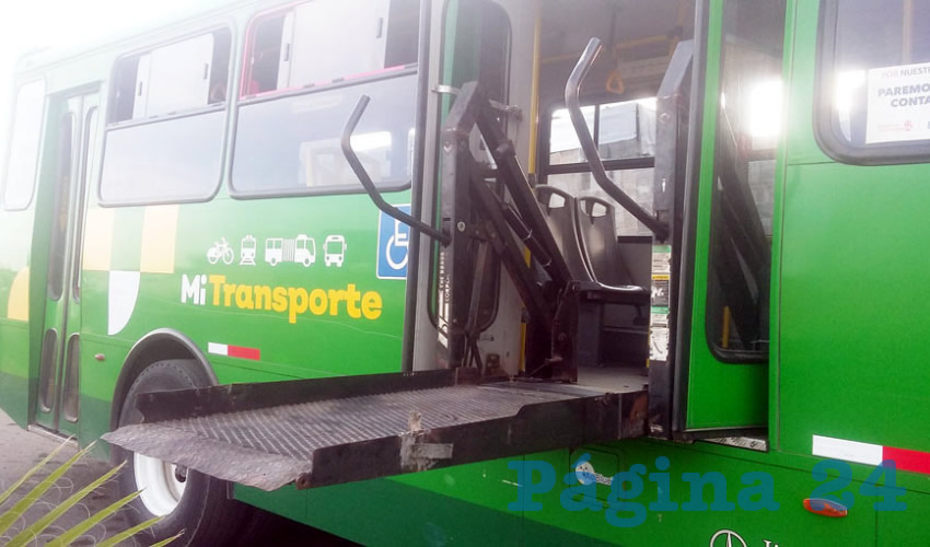 Falta un largo camino para que las unidades de transporte público de Jalisco cuenten con rampas para subir a personas en silla de ruedas, o que cuenten con otros mecanismos que faciliten la movilidad a las personas con discapacidades/Foto: Francisco Tapia