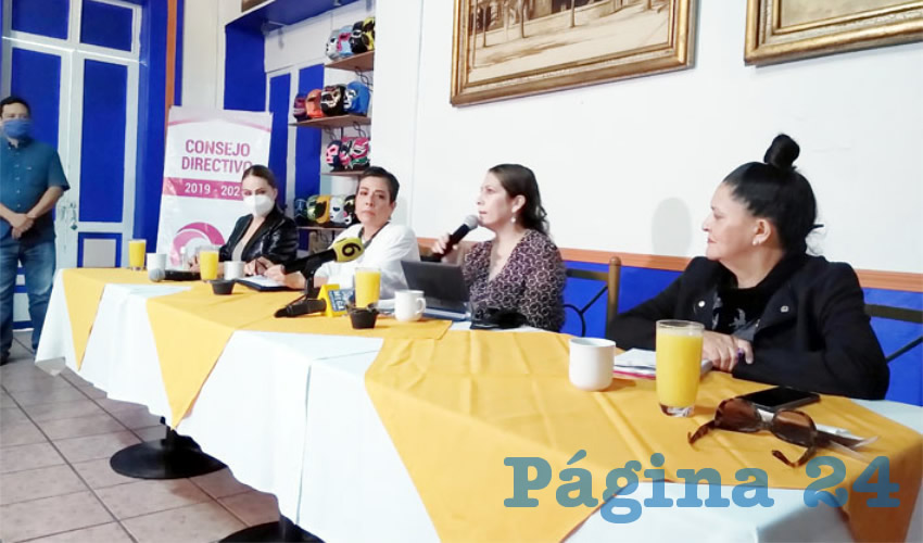 Dolores Pérez Lazcarro, de la asociación Portavoces de Paz, expresó que los partidos políticos deben ver a quiénes postularán, para evitar futuros roces con personajes como el presidente municipal de Zapotlanejo, que ejerció violencia política contra una regidora/Foto: Cortesía