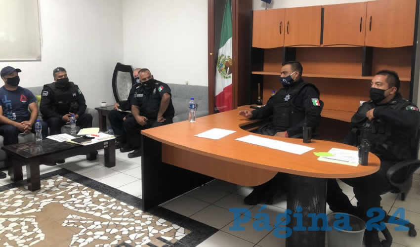 El encargado de despacho de la comisaría de Tonalá, Juan José Pérez de la Rosa (segundo de derecha a izquierda), es un de los candidatos del alcalde para ser el comisario/Foto: Twiter @PoliciaTonala