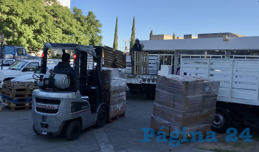 Contin&uacute;a el DIF Estatal su gira de entrega de 60 mil &uacute;tiles escolares para alumnos de educaci&oacute;n b&aacute;sica 