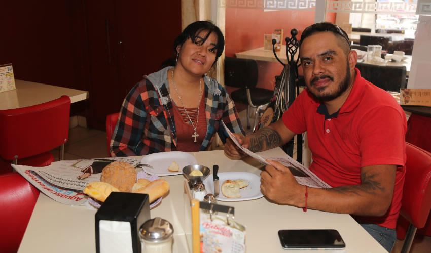 En el restaurante Mitla desayunaron Luna Senderos y Jano Mart&iacute;nez