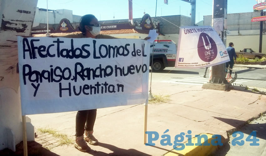 Ante las oscuras intenciones de abrir una avenida en Huentitán, y de permitir mayor urbanización en la zona, decenas de vecinos protestaron, pues han sido varios los embates para “transformar” la zona, tanto del gobierno de Guadalajara como del de Jalisco. “Ya basta, no lo permitiremos”, tronaron los inconformes/Fotos: Francisco Tapia