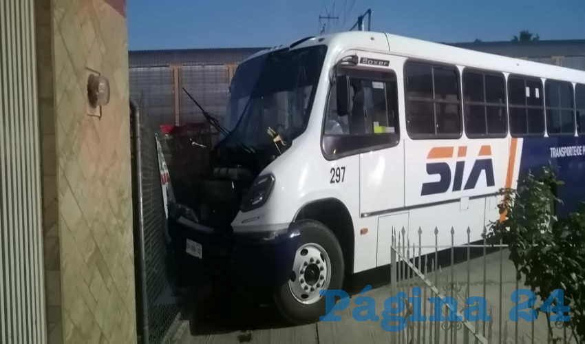 El cami&oacute;n Mercedes Benz Boxer de Sia termin&oacute; estrellado contra una malla cicl&oacute;nica