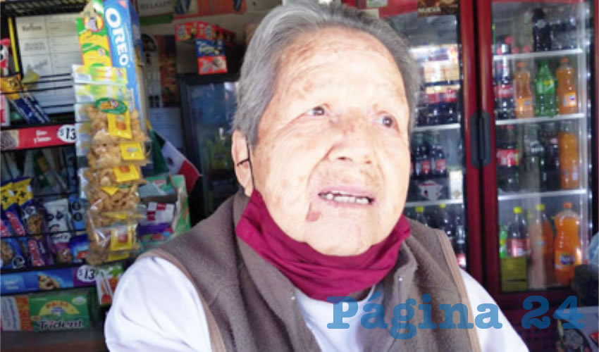 “Uno de viejito tiene muchas necesidades, y ahorita estamos sacando cuentas, de que nos toca en octubre otra vez, por lo que nos dieron, y ahora nos salen con que hasta noviembre (…); todo esto me está matando”, lamentó la señora Guadalupe Martínez/Foto: Francisco Tapia