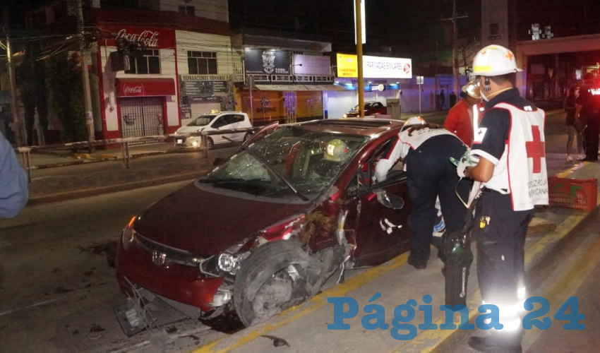Los bomberos utilizaron las “quijadas de la vida” para rescatar al ebrio conductor Héctor Daniel Santos Ramírez, de 28 años