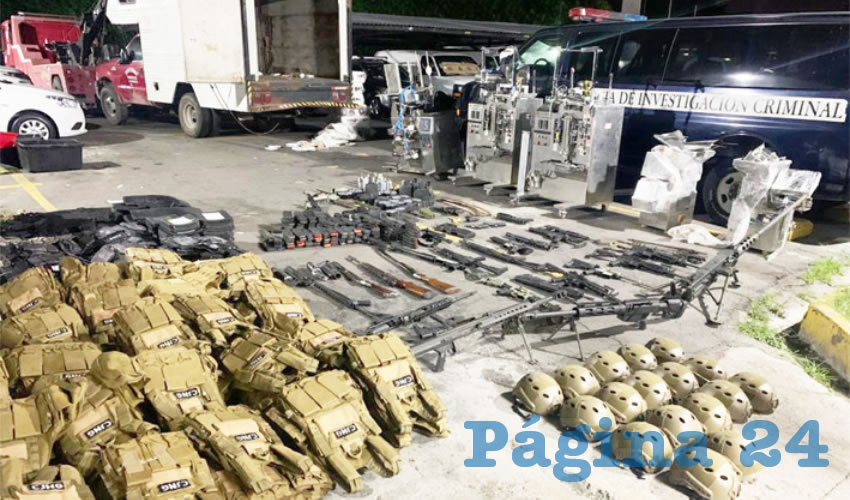 Los elementos federales también se contabilizaron 2 cajas fuertes, 5 placas de vehículos, 12 caballos, 2 burros, 4 cabras, 2 borregos cimarrón, 2 vehículos blindados, 4 automotores, 3 vehículos tipo Raizzer, 1 cuatrimoto y una motocicleta/Fotos: Cortesía