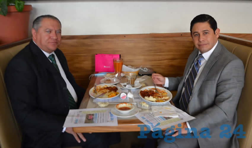 En Sanborns Francia compartieron el pan y la sal Guillermo Guti&eacute;rrez Serrano y su hijo Guillermo Guti&eacute;rrez Ruiz Esparza, exdiputado local