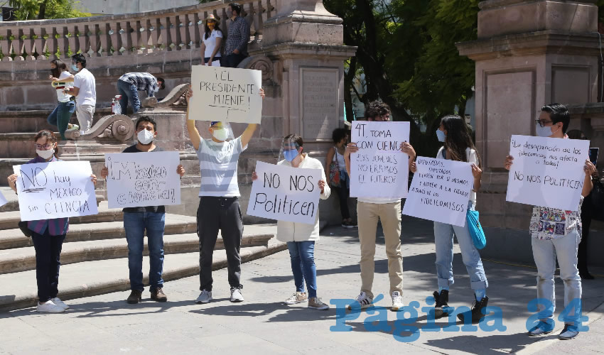 Manifestación en contra de extinción de los fideicomisos para fines científicos