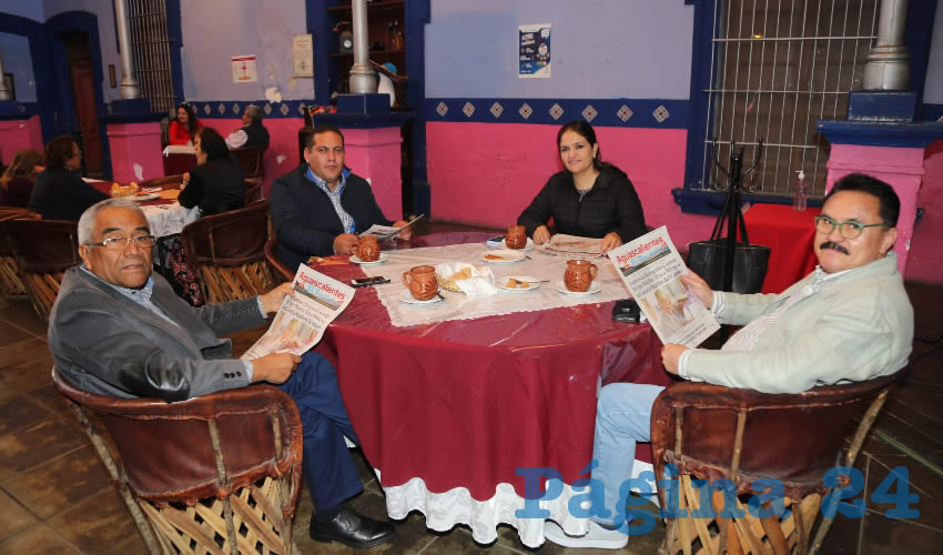 En el restaurante La Saturnina Almorzaron Ram&oacute;n Jim&eacute;nez Pe&ntilde;aloza, presidente del DIF Municipal; Germ&aacute;n D&iacute;az de Le&oacute;n, Alma Hilda Medina Mac&iacute;as, directora general del DIF Municipal; y Francisco Rinc&oacute;n Rom&aacute;n, director general de Price Shoes 