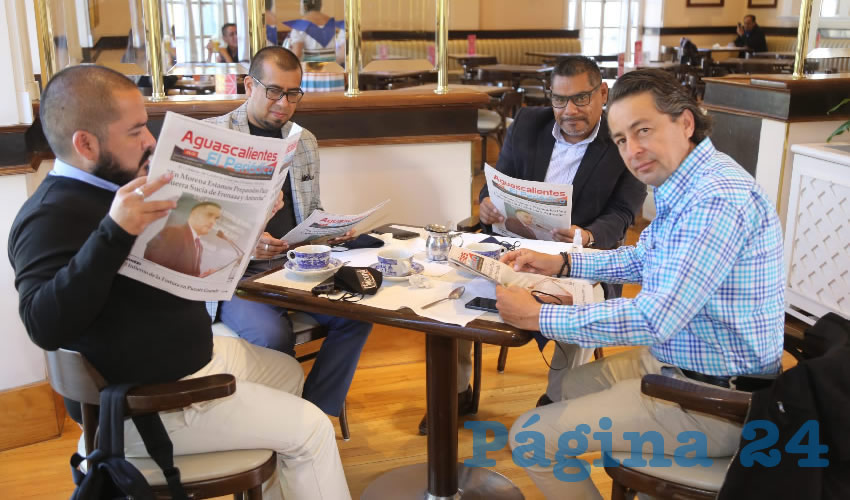 En Sanborns Francia desayunaron Efr&eacute;n Mart&iacute;nez Collazo, Adri&aacute;n Hern&aacute;ndez Varela, Salvador Capuchino y Jos&eacute; de Jes&uacute;s Altamira Acosta, director del Inagua