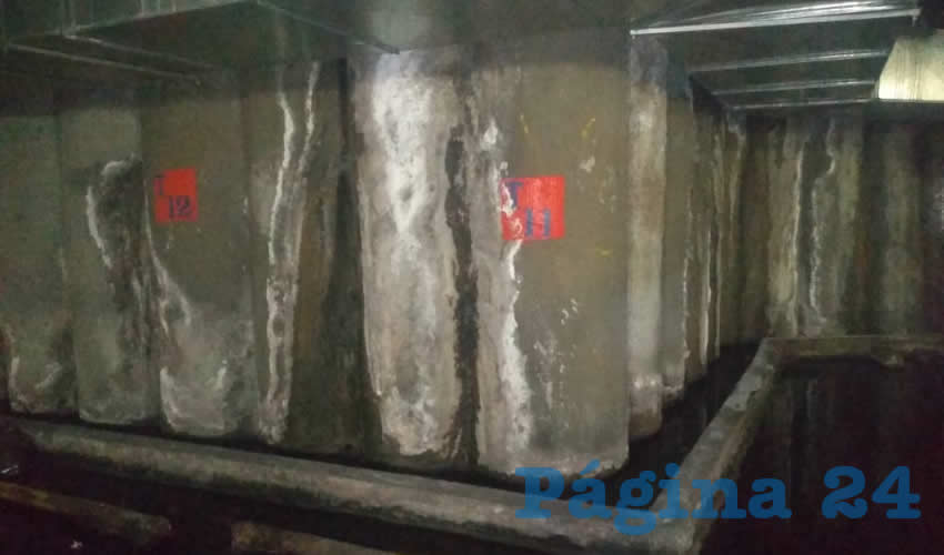 Una gran cantidad de agua se mina en el subterráneo del Mercado Mexicaltzingo, denunciaron los comerciantes del sitio/Fotos: Francisco Tapia
