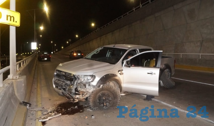 Severos daños presentó la camioneta Ford Ranger que manejaba el ebrio César Iván Piñón Marmolejo, de 34 años