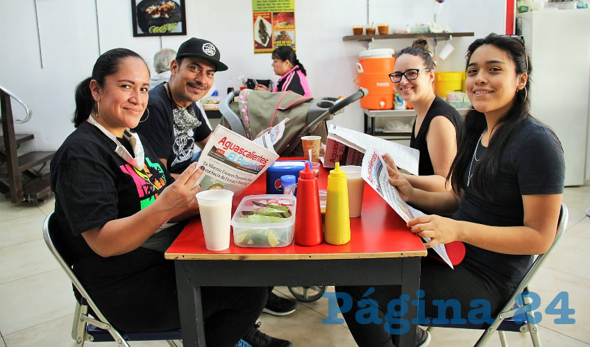 En el restaurante El Maizito Azul desayunaron Adriana C&aacute;rdenas Hern&aacute;ndez, el vlogger Eduardo C&aacute;rdenas, del Canal de YouTube Volando Voy Vlog; la polaca Olga Jaltoszuk y Montserrat Ram&iacute;rez