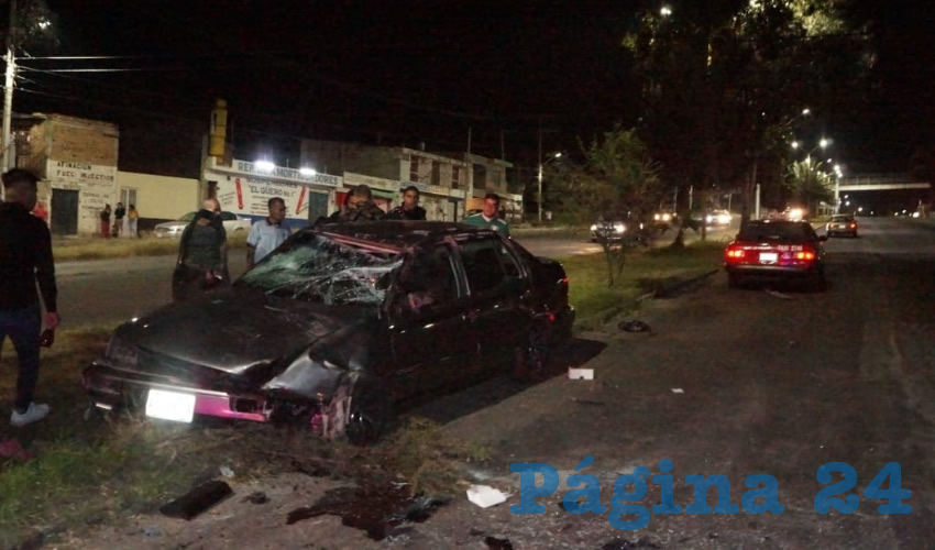 El borracho Federico Aranda Ram&iacute;rez, de 42 a&ntilde;os de edad, volc&oacute; su autom&oacute;vil Volkswagen Jetta gris, con placas ACC-881-A, sobre la avenida Siglo XXI, frente al fraccionamiento Balcones de Ojocaliente