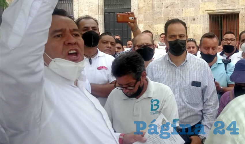 “Las peticiones que están haciendo ellos son justas, por lo injusto que están recibiendo. Están recibiendo una competencia completamente desleal, pirata, en muchos sentidos, y lo que ellos están pidiendo será darle respuesta a cada petición para ver qué es lo que sí se puede solucionar”, explicó el legislador por el PT/Foto: Francisco Tapia