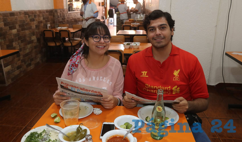 En Carnitas Chanoy desayunaron Alejandra Garc&iacute;a Contreras y Jorge Guerrero Gonz&aacute;lez