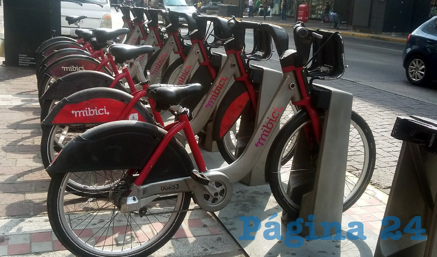 Vehículos con asientos rotos, fierros salidos, rayoneados y sucios, son algunas de las cosas que usuarios encuentran cuando “rentan” una bicicleta de este sistema. Resulta incómodo, y más porque no se trata de un servicio gratuito, tronaron usuarios del mismo/Fotos: Francisco Tapia