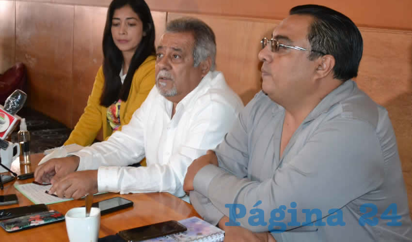 Miembros de la Asociación Maestros por México expusieron en conferencia de prensa, algunos casos de supuesto desfalco detectado en la Sección 34 del Sindicato Nacional de Trabajadores de la Educación (SNTE) (Foto: Merari Martínez)