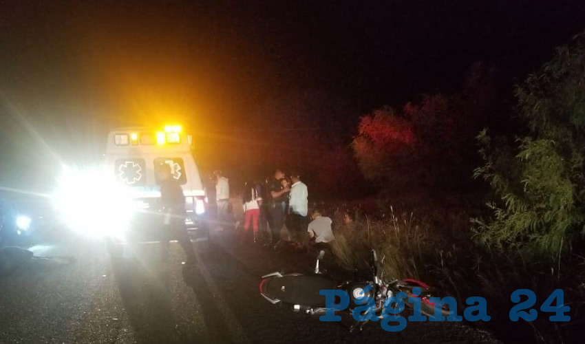 Los motociclistas se estamparon contra una bicicleta y al caer sufrieron mortales golpes en la cabeza