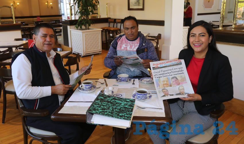 En Sanborns Francia desayunaron Pedro P&eacute;rez G&oacute;mez, representante estatal de Antorcha Campesina; Alejandro Zapata Coronado, secretario del Partido Verde en Asientos; y Guadalupe de Lira Beltr&aacute;n, diputada local