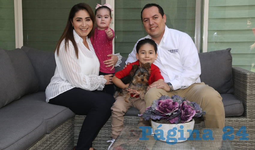Sus hijos Miguel Ángel y Constanza