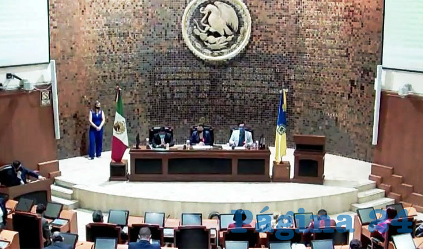 En el Congreso de Jalisco no se complican –o no al menos la aplanadora naranja–: una vez más bajaron los estándares, pues a los candidatos a magistrado no se les exigirá obtener al menos 80 de calificación en el examen de conocimientos/Foto: Francisco Tapia