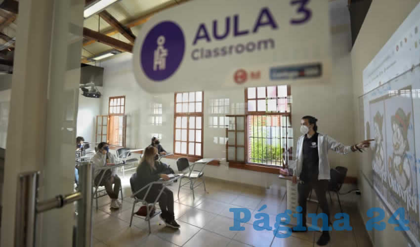 El gobernador Mart&iacute;n Orozco Sandoval inaugur&oacute; el Centro de Idiomas de la primera universidad p&uacute;blica biling&uuml;e del pa&iacute;s, la Universidad Tecnol&oacute;gica del Reto&ntilde;o