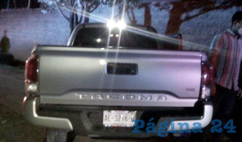 Alejandro “N” “N”, de 25 años de edad, colisionó la camioneta Toyota Tacoma contra un poste, dos árboles y una barda