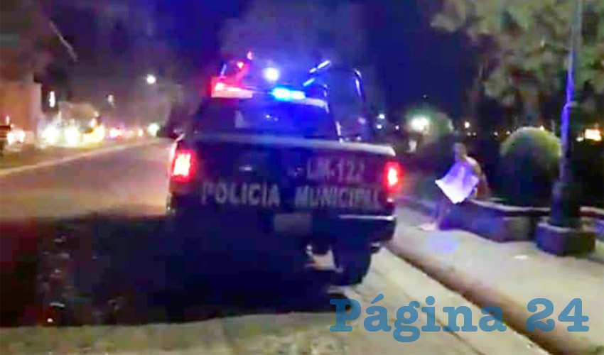 Un hombre con lesiones en el cuerpo, corría desnudo por la calle gritando que por ratero lo habían golpeado/Foto: Especial
