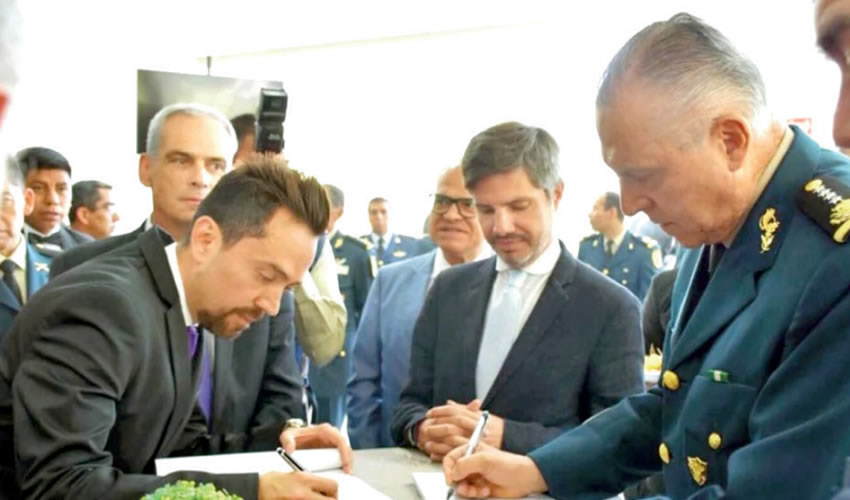 Arturo Ávila Anaya y Salvador Cienfuegos Zepeda, aquel 28 de marzo de 2018 (Foto: Twitter)