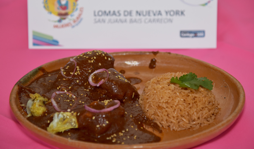 Yolanda Ramírez de Orozco felicitó a las cocineras concursantes por compartir sus recetas y dar muestra de la riqueza culinaria que existe en sus hogares
