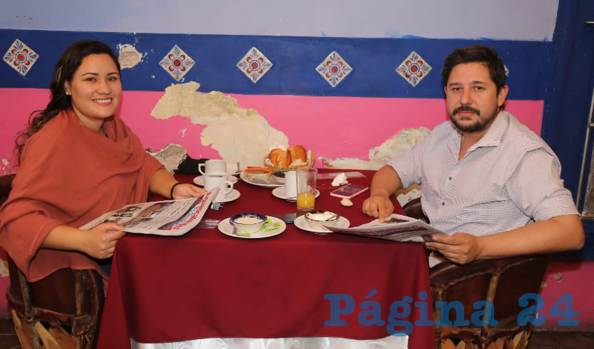En La Saturnina compartieron el primer alimento del d&iacute;a Alejandra Najar Trujillo y Jos&eacute; Pablo Coronado