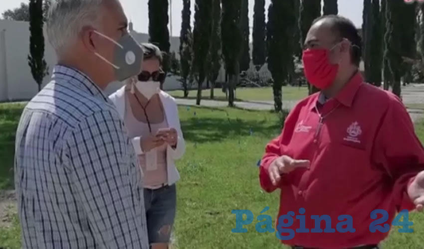 Miguel Zárate Hernández dijo que con los desperfectos encontrados en el Panteón de Mezquitán se podría presumir una mala calidad de los materiales o procesos de construcción, por lo que solicitará que Obras Públicas revise la situación/Foto: Tomada de video