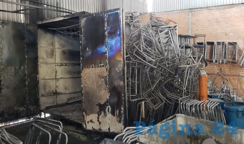 El propio dueño del lugar se encargó de sofocar las llamas utilizando extintores de PQS