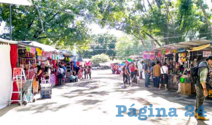 Al menos, los comerciantes quedaron dentro del mismo parque, pero en una zona más escondida a la cual no todos los visitantes llegan; también temen ser blanco de amantes de lo ajeno, por lo poco vigilada que está esta parte de la ciudad/Foto: Elizabeth Ríos Chavarría