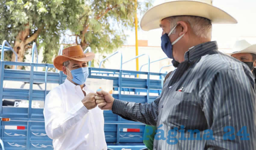 Mart&iacute;n Orozco entreg&oacute; m&aacute;s de 60 apoyos para equipamiento de las actividades ganaderas para la adquisici&oacute;n de remolques, orde&ntilde;adoras, tanques enfriadores de leche y equipo ap&iacute;cola