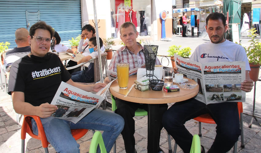 En Caf&eacute; Catedral desayunaron Omar Ju&aacute;rez Gonz&aacute;lez, Hip&oacute;lito Ju&aacute;rez Esqueda y el argelino Bahria Khaled