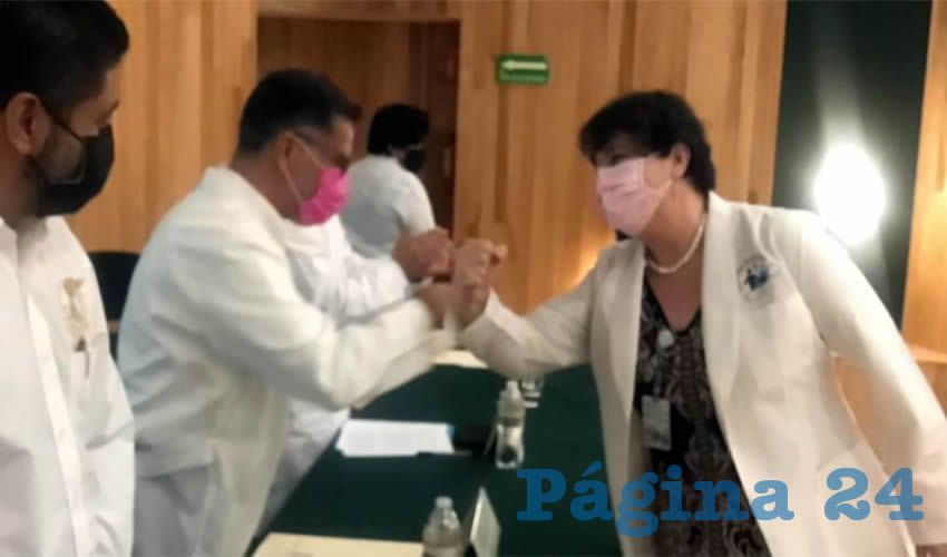 Homenaje con motivo del Día de las Médicas y los Médicos, quienes recibieron reconocimientos por brindar atención de calidad