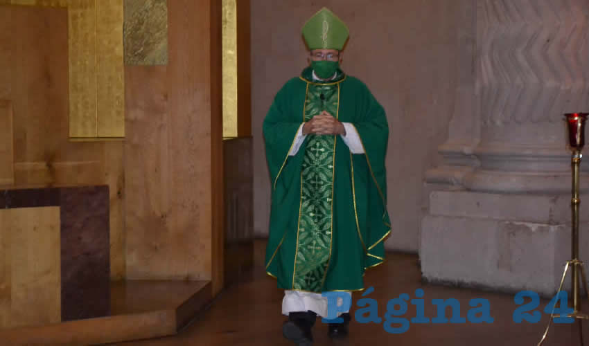 Sigifredo Noriega Barceló, ofreció una misa en la capilla de la casa obispal, en la que pidió que los difuntos no sean tomados en cuenta sólo el 2 de noviembre (Foto: Archivo Página 24)