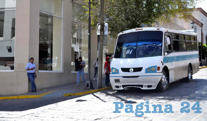 Gilberto Breña aseguró que sancionarán a concesionarios y operadores del transporte público que incumplan con los protocolos, tales como el uso obligatorio de cubrebocas, operar al 50 por ciento de la capacidad y espaciar los lugares de las unidades (Foto: Merari Martínez)