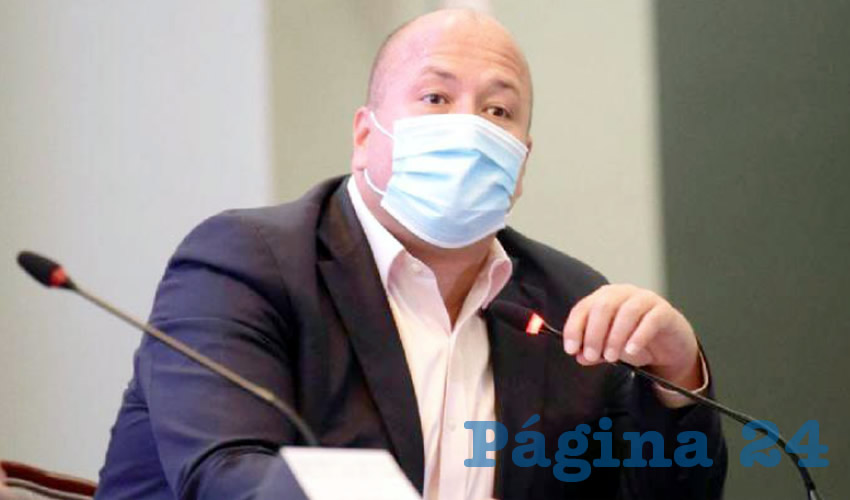 Según Enrique Alfaro, gobernador de Jalisco, la intención de limitar las actividades nocturnas en Jalisco no prohíbe la movilidad de las personas, “no es un toque de queda”; se hace –dijo– para evitar la propagación del virus antes de que colapsen los servicios de salud/Foto: Eduardo Miranda/Proceso