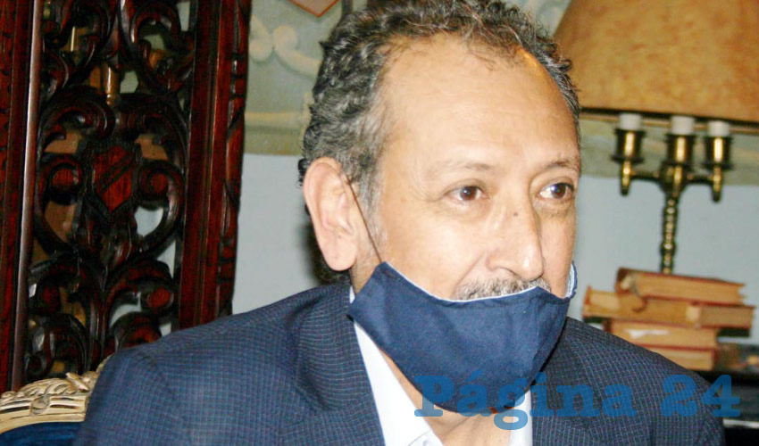 “Les expliqué y les enseñé mi incapacidad vigente, y en este momento me siento totalmente desamparado por mis compañeros y por la falta de calidad humana del presidente municipal, porque la verdad, con la salud y con la vida no se juega, y a mí me están dejando desamparado”, acusó Juan José Cortés, periodista y empleado del ayuntamiento de Tonalá/Foto: Francisco Tapia