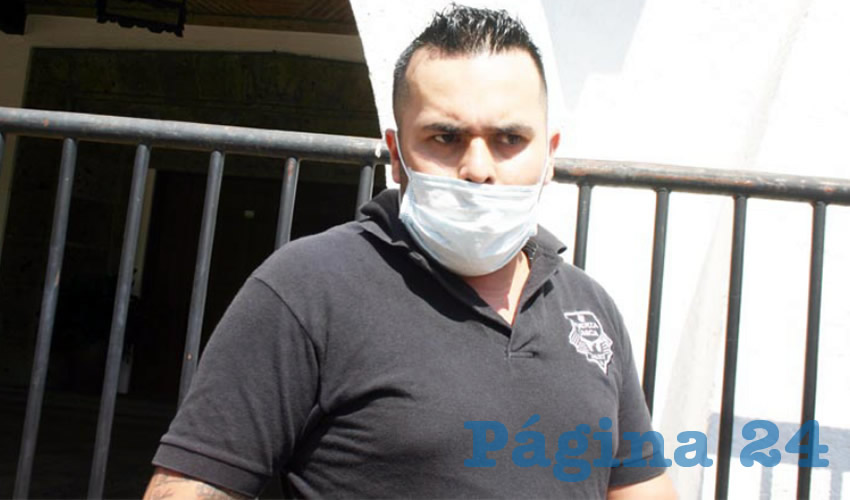 “Me dieron una pensión la cual no es de acuerdo a la ley (…); desde entonces han sido puras largas, esta es la tercera ocasión que me planto en Casa Jalisco, no me moveré, la vez pasada me dijeron que me iban a apoyar y me iban a solucionar”, pero nada pasó, lamentó Jonathan Ramírez/Fotos: Francisco Tapia