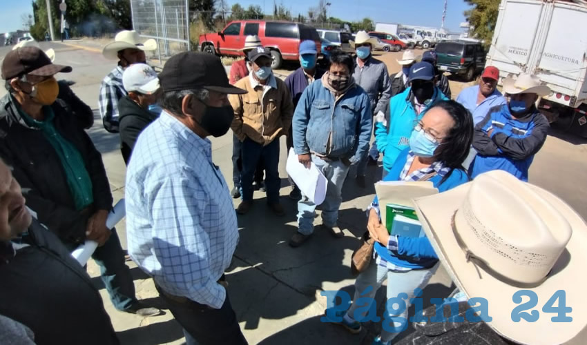 Provenientes de regiones frijoleras de Guadalupe, Sain Alto, Río Grande, Sombrerete y Juan Aldama, llegaron desde las primeras horas para hacer una serie de peticiones (Foto: Merari Martínez)