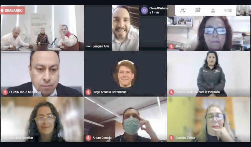 Rodarte Díaz dio la bienvenida a la maestra Carolina Zetina Luna, directora general de Consultoría en Tecnologías de la Comunicación y Discapacidad. Asimismo, agradeció la comunicación a distancia para continuar con el programa para incluir a las personas con discapacidad (Foto: Cortesía)