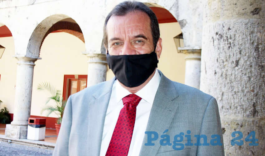 Ante el “parón” que el botón de emergencia dio al transporte ejecutivo durante dos semanas, los vehículos de alquiler amarillos podrían ser una opción real para los ciudadanos; sin embargo, la actitud abusiva de algunos mantiene una imagen negativa sobre el servicio, explicó el diputado Óscar Herrera/Foto: Francisco Tapia